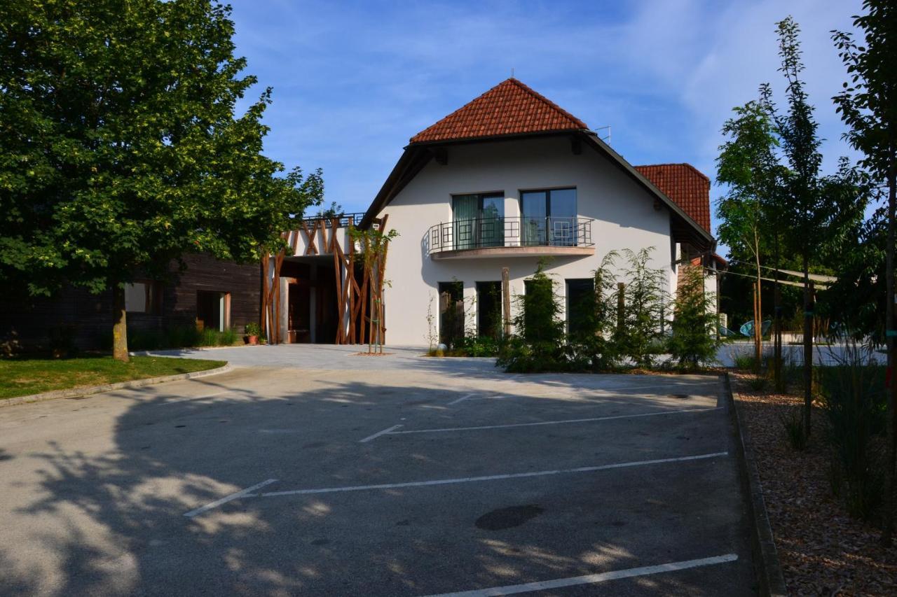Hotel Rakar Trebnje Exterior photo